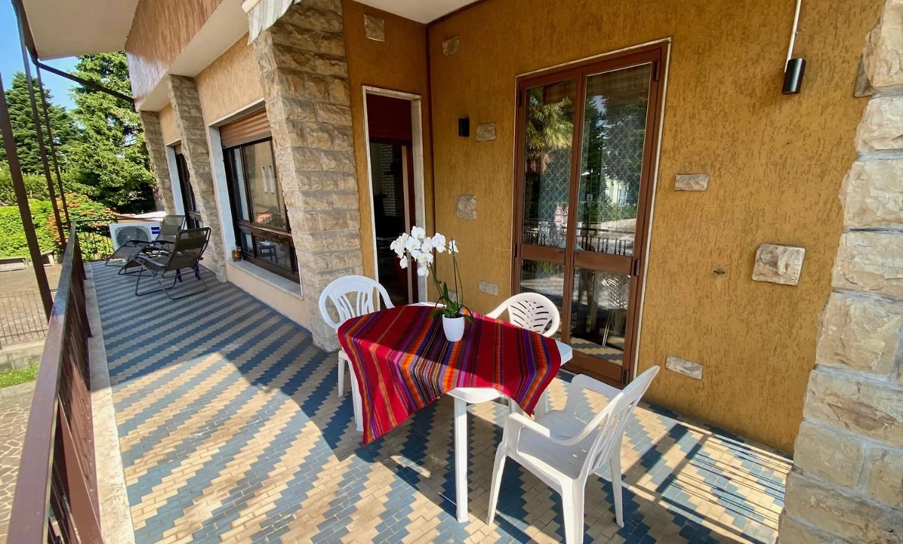 Bed & Breakfast Villa Cuten Calco  Italy